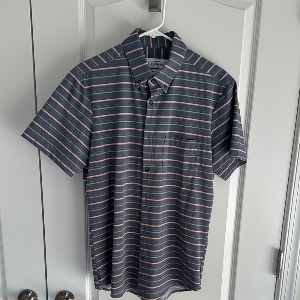 Mizzen+Main Gray and Pink Casual Button Down Shirt